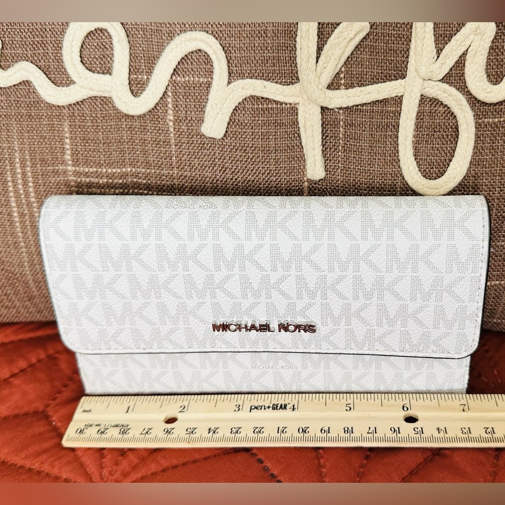 NWT Michael Kors Bag Jet Set Travel wallet